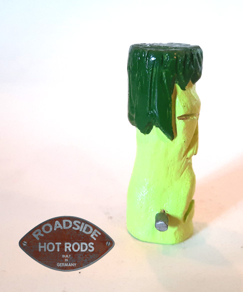 Roadside Hot Rods - MOONEYETikki Holz Figur Aloha Hot Rod Kustom CustomS  Red Devil License Plate Topper Autokennzeichen Nummernschild Topper