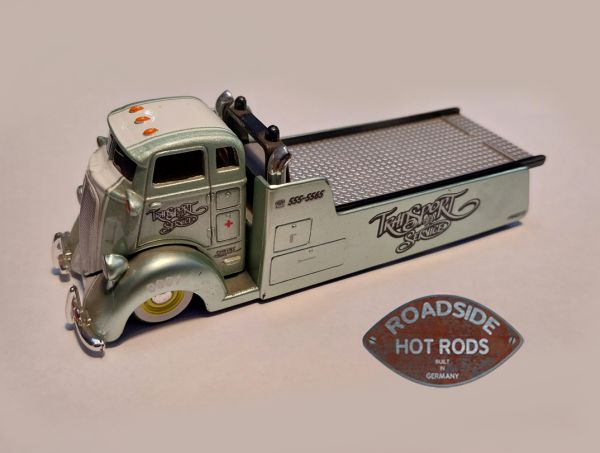 Maisto Model Car 1:64 '41 Ford COE "Transport and Service" G35
